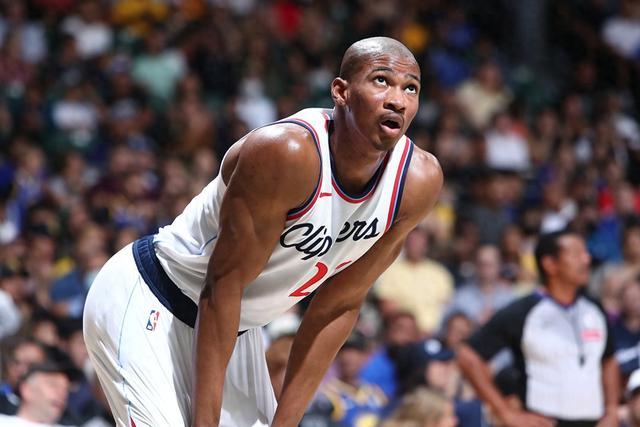 詹姆斯末节超神单节19分 湖人逆天翻盘胜快船